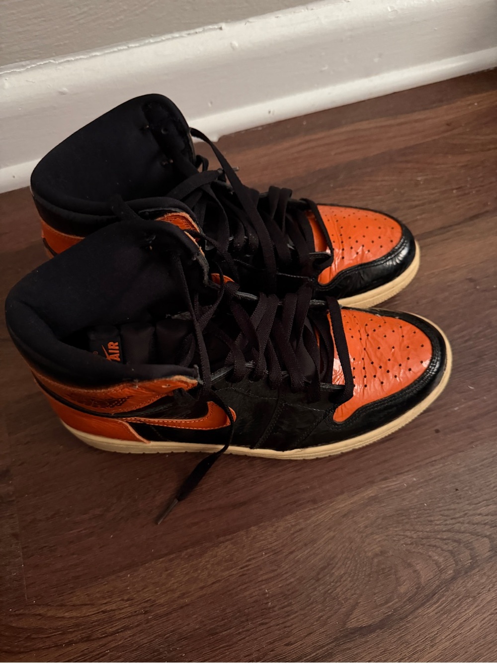Jordan Retro 1 shiny Orange and Black Inner Shoe Tag - Jumpman Label - Picture 3 of 7